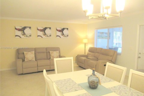 Снять в аренду кондоминиум в Халландейл-Бич, Флорида 1 спальня, 92.9м2, № 2043406 - фото 7