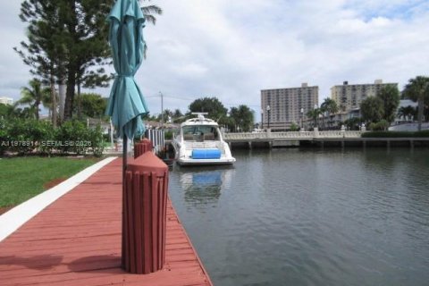 Снять в аренду кондоминиум в Халландейл-Бич, Флорида 1 спальня, 92.9м2, № 2043406 - фото 20