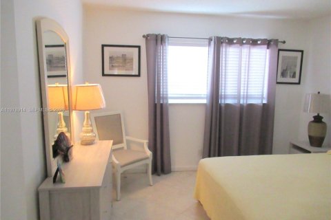 Снять в аренду кондоминиум в Халландейл-Бич, Флорида 1 спальня, 92.9м2, № 2043406 - фото 12