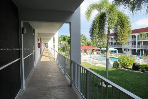 Condominio en Hallandale Beach, Florida, 1 dormitorio  № 2043406
