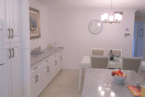 Снять в аренду кондоминиум в Халландейл-Бич, Флорида 1 спальня, 92.9м2, № 2043406 - фото 10