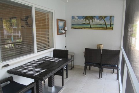 Снять в аренду кондоминиум в Халландейл-Бич, Флорида 1 спальня, 92.9м2, № 2043406 - фото 9