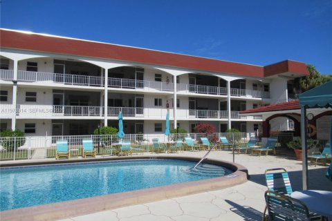 Снять в аренду кондоминиум в Халландейл-Бич, Флорида 1 спальня, 92.9м2, № 2043406 - фото 19