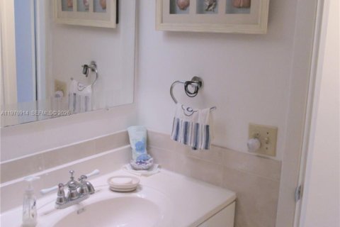 Снять в аренду кондоминиум в Халландейл-Бич, Флорида 1 спальня, 92.9м2, № 2043406 - фото 11