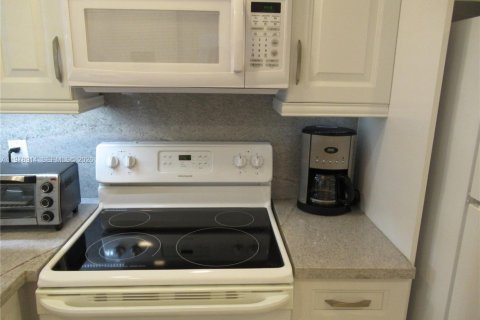 Снять в аренду кондоминиум в Халландейл-Бич, Флорида 1 спальня, 92.9м2, № 2043406 - фото 14