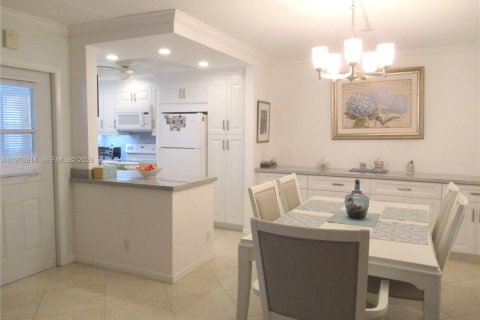 Снять в аренду кондоминиум в Халландейл-Бич, Флорида 1 спальня, 92.9м2, № 2043406 - фото 3