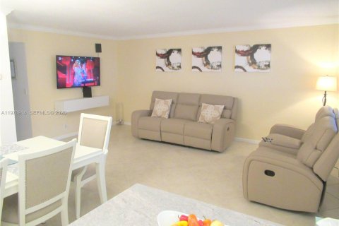 Снять в аренду кондоминиум в Халландейл-Бич, Флорида 1 спальня, 92.9м2, № 2043406 - фото 16