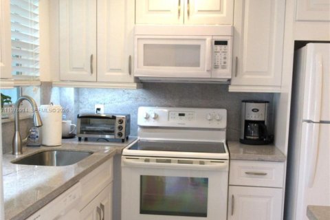 Снять в аренду кондоминиум в Халландейл-Бич, Флорида 1 спальня, 92.9м2, № 2043406 - фото 4