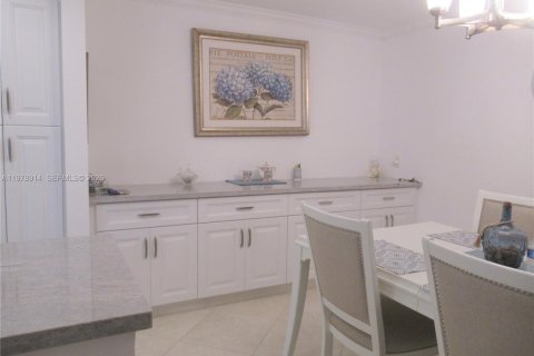 Снять в аренду кондоминиум в Халландейл-Бич, Флорида 1 спальня, 92.9м2, № 2043406 - фото 8