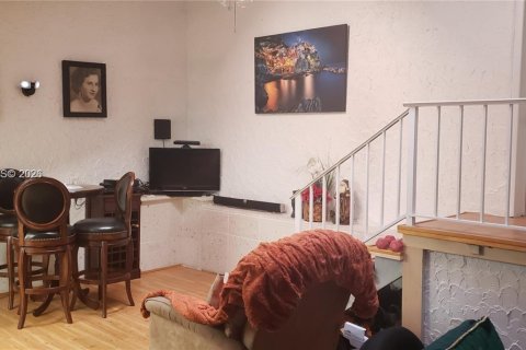 Adosado en venta en Lauderhill, Florida, 2 dormitorios, 133.41 m2 № 2001486 - foto 3