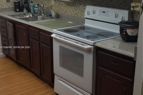 Adosado en venta en Lauderhill, Florida, 2 dormitorios, 133.41 m2 № 2001486 - foto 11