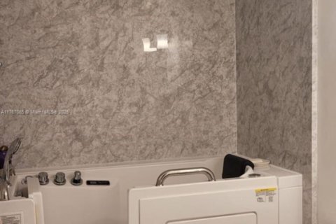 Copropriété à vendre à Deerfield Beach, Floride: 1 chambre, 54.35 m2 № 2020578 - photo 12