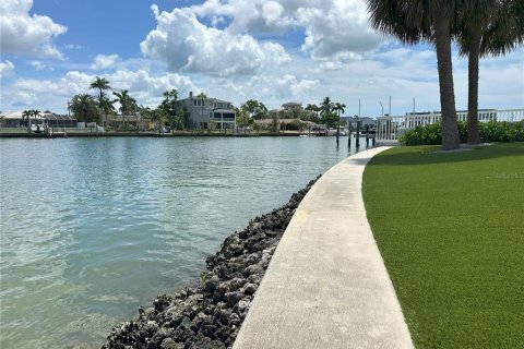 Casa en venta en Treasure Island, Florida, 3 dormitorios, 205.31 m2 № 1917569 - foto 15