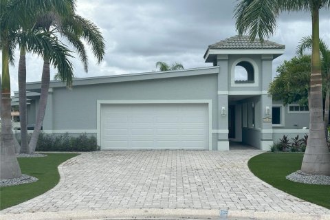 Casa en venta en Treasure Island, Florida, 3 dormitorios, 205.31 m2 № 1917569 - foto 5