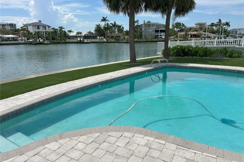 Casa en venta en Treasure Island, Florida, 3 dormitorios, 205.31 m2 № 1917569 - foto 24