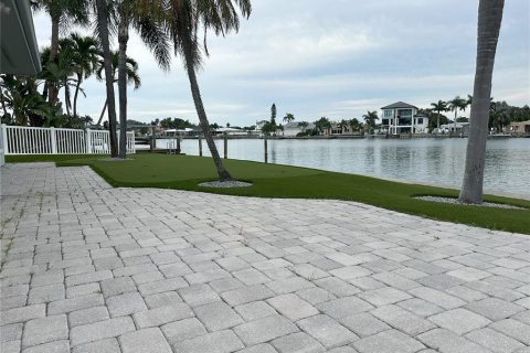 Casa en venta en Treasure Island, Florida, 3 dormitorios, 205.31 m2 № 1917569 - foto 17