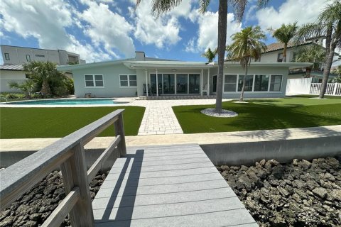 Casa en venta en Treasure Island, Florida, 3 dormitorios, 205.31 m2 № 1917569 - foto 29