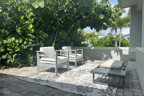 Casa en venta en Treasure Island, Florida, 3 dormitorios, 205.31 m2 № 1917569 - foto 11
