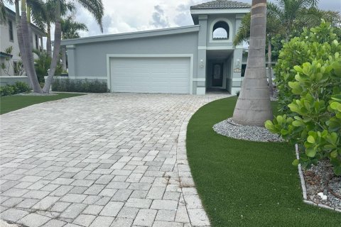Casa en venta en Treasure Island, Florida, 3 dormitorios, 205.31 m2 № 1917569 - foto 8