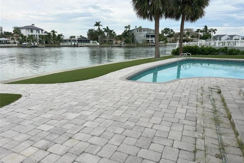 Casa en venta en Treasure Island, Florida, 3 dormitorios, 205.31 m2 № 1917569 - foto 23