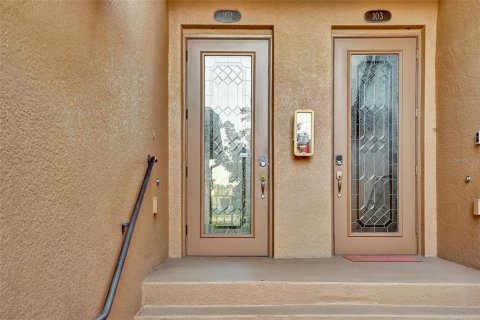 Condo in Bradenton, Florida, 3 bedrooms № 2212473 - photo 5