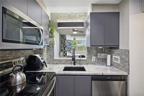 Condominio en alquiler en Miami Beach, Florida, 1 dormitorio, 74.69 m2 № 2071077 - foto 12