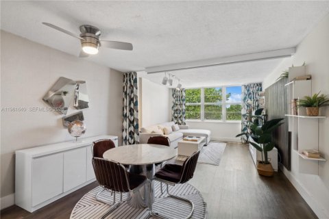 Condominio en Miami Beach, Florida, 1 dormitorio № 2071077