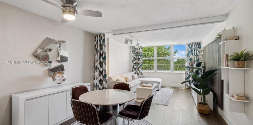 Condominio en Miami Beach, Florida, 1 dormitorio № 2071077