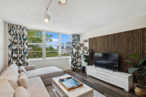 Condominio en alquiler en Miami Beach, Florida, 1 dormitorio, 74.69 m2 № 2071077 - foto 5
