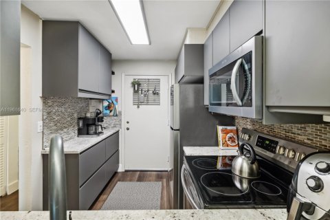 Condominio en alquiler en Miami Beach, Florida, 1 dormitorio, 74.69 m2 № 2071077 - foto 14