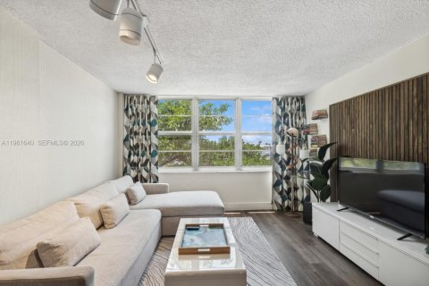 Condominio en alquiler en Miami Beach, Florida, 1 dormitorio, 74.69 m2 № 2071077 - foto 4