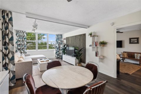 Condominio en alquiler en Miami Beach, Florida, 1 dormitorio, 74.69 m2 № 2071077 - foto 2