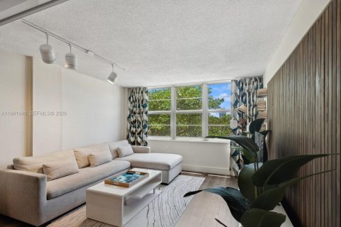 Condominio en alquiler en Miami Beach, Florida, 1 dormitorio, 74.69 m2 № 2071077 - foto 3