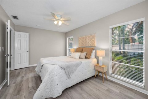 House in Tampa, Florida 3 bedrooms, 142.42 sq.m. № 2151390 - photo 17