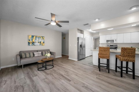 House in Tampa, Florida 3 bedrooms, 142.42 sq.m. № 2151390 - photo 15