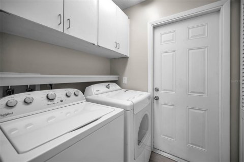 House in Tampa, Florida 3 bedrooms, 142.42 sq.m. № 2151390 - photo 23