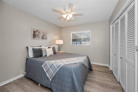 House in Tampa, Florida 3 bedrooms, 142.42 sq.m. № 2151390 - photo 21