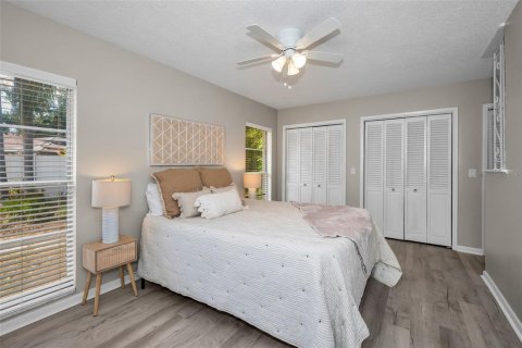 House in Tampa, Florida 3 bedrooms, 142.42 sq.m. № 2151390 - photo 16