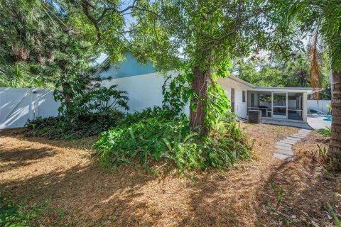 House in Tampa, Florida 3 bedrooms, 142.42 sq.m. № 2151390 - photo 30