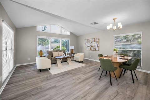 House in Tampa, Florida 3 bedrooms, 142.42 sq.m. № 2151390 - photo 3