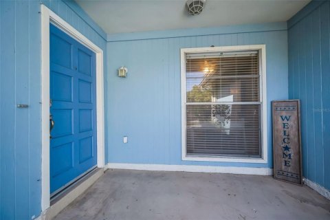House in Tampa, Florida 3 bedrooms, 142.42 sq.m. № 2151390 - photo 2