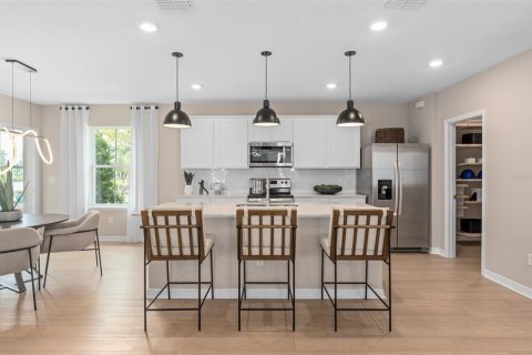 House in Orlando, Florida 4 bedrooms, 159.33 sq.m. № 1841980 - photo 12