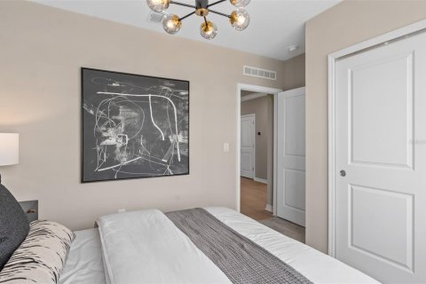 House in Orlando, Florida 4 bedrooms, 159.33 sq.m. № 1841980 - photo 4