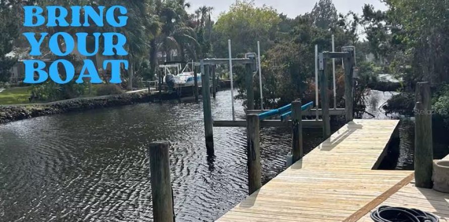 Villa ou maison à Homosassa, Floride 4 chambres, 242.47 m2 № 1913841