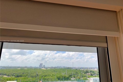 Condo in North Miami Beach, Florida, 2 bedrooms  № 2080242 - photo 16