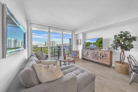 Condo in North Miami Beach, Florida, 2 bedrooms  № 2080242 - photo 5