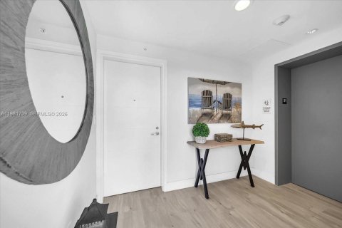 Condo in North Miami Beach, Florida, 2 bedrooms  № 2080242 - photo 27