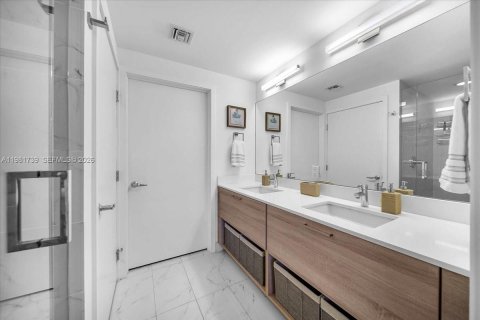 Condo in North Miami Beach, Florida, 2 bedrooms  № 2080242 - photo 13