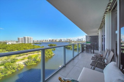 Condo in North Miami Beach, Florida, 2 bedrooms  № 2080242 - photo 4