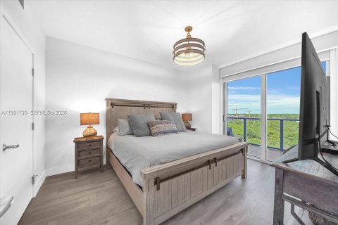 Condo in North Miami Beach, Florida, 2 bedrooms  № 2080242 - photo 11